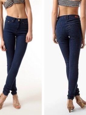 BDG Dark Blue Mid Rise Skinny Jeans sz 27